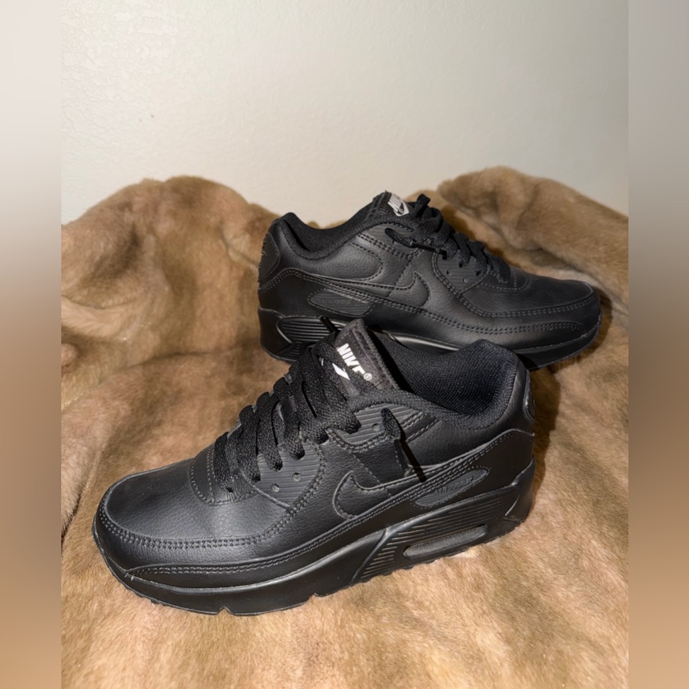 Nike Men's Triple Black Sneakers